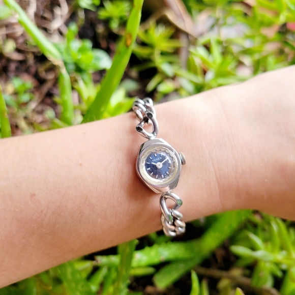 Vintage Ferex Dainty Silver & Navy Classic Chain Watch - Picture 4 of 10